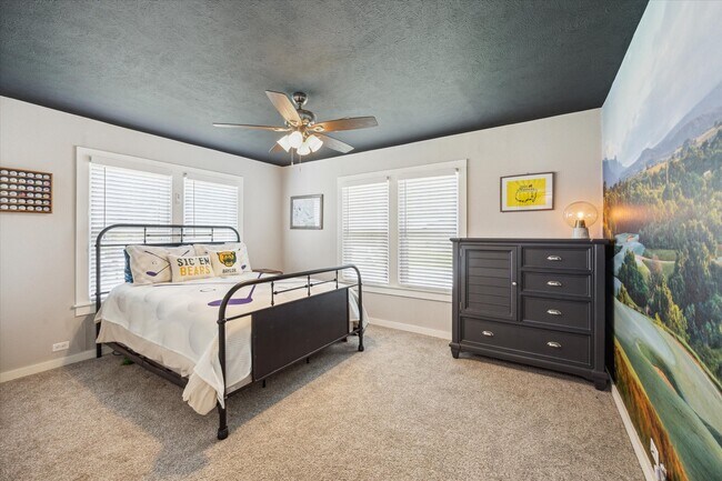 Building Photo - 711 S Tesch St