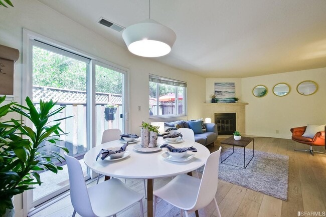 Building Photo - 542 Brewster Ave