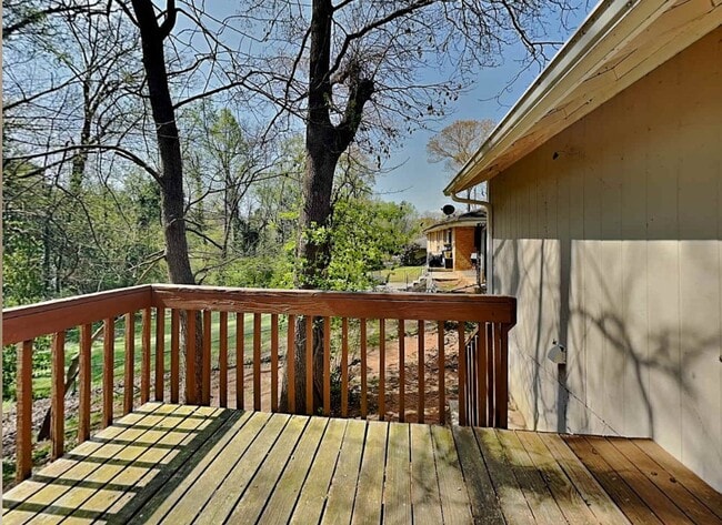 Building Photo - 2887 Rockcliff Rd SE