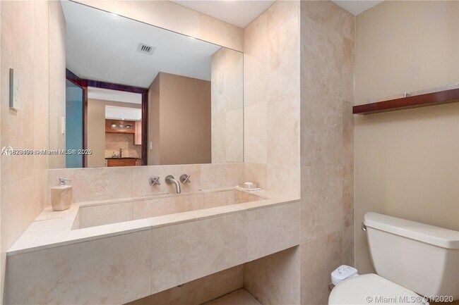 Building Photo - 18021 Biscayne Blvd