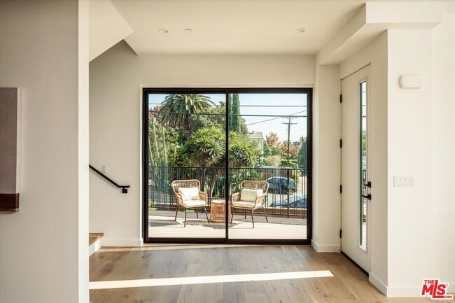 Building Photo - 2824 Avenel St