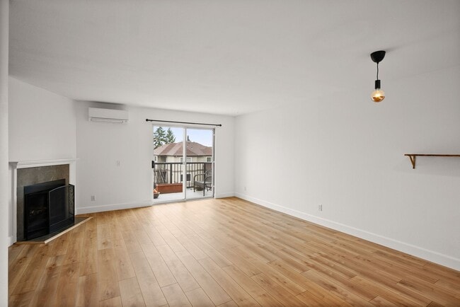 Building Photo - 6301 White Tail Dr
