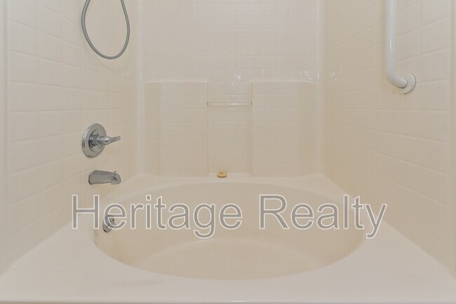 Building Photo - 2419 Glen Meadow Rd