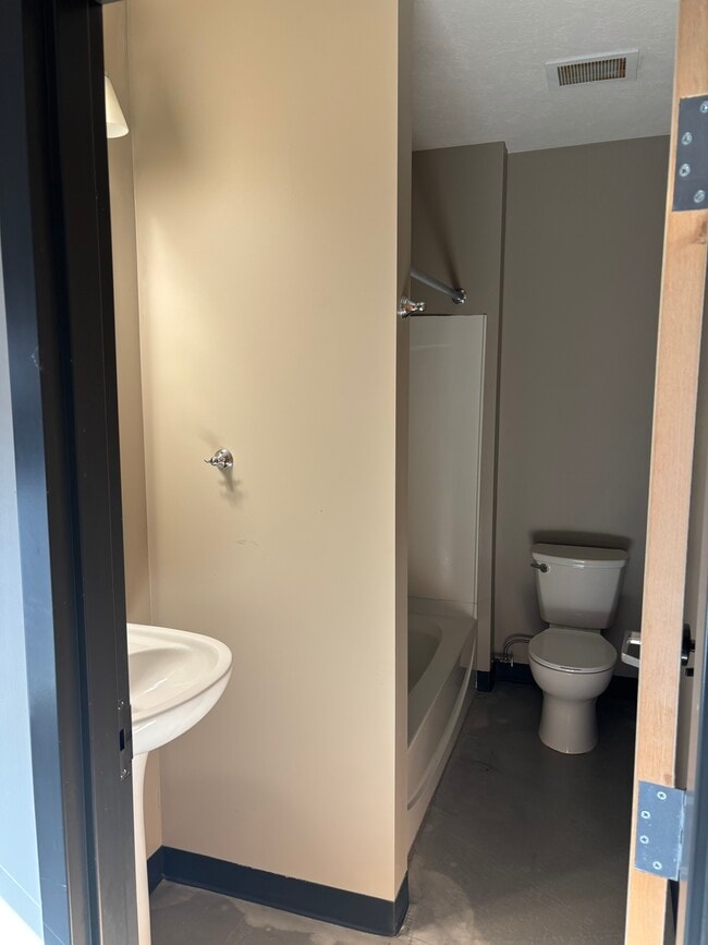 Building Photo - Aerie 147 Lofts