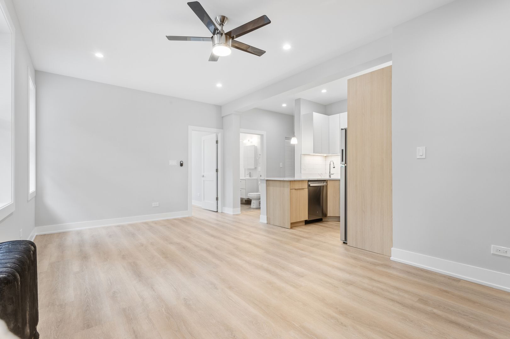 Building Photo - 7503 N Eastlake Ter