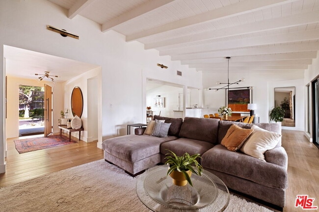 Building Photo - 4735 Degovia Ave