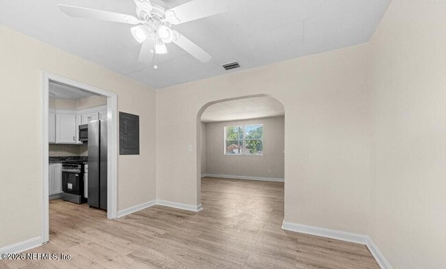 Building Photo - 7115 Lucky Dr E