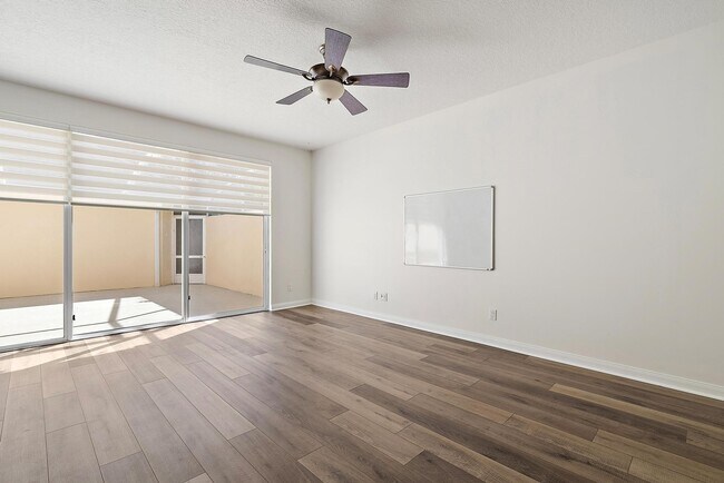 Building Photo - 196 Poinciana Dr