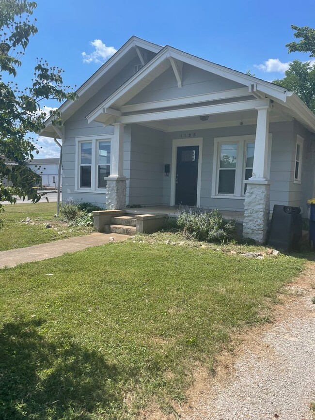 Building Photo - Great home on Nutwood!