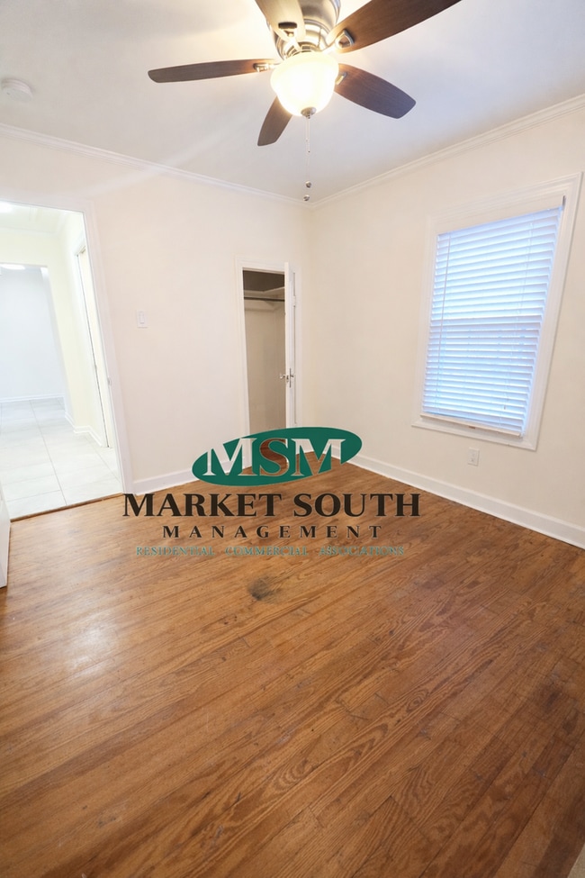 Building Photo - CUTE AND COZY THREE BEDROOM