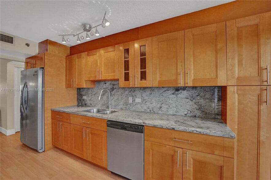 Building Photo - 1201 S Ocean Dr
