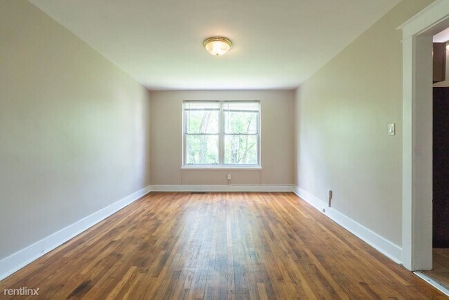 Building Photo - 3 br, 1 bath Townhome - 219 Gilliland Ave