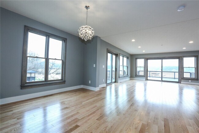 Building Photo - 1370 Bay Shore Blvd