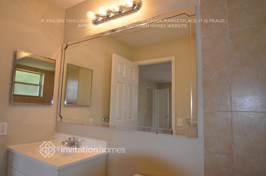 Building Photo - 1123 SE 34th St