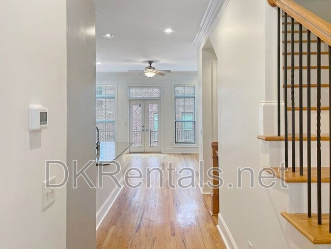 Building Photo - 2838 Crescent Park Ln