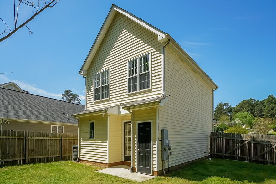 Building Photo - 2517 Dandridge Dr