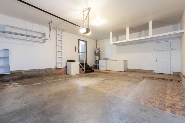 Building Photo - 3 Bed 1.5 Bath in Great Midtown Location!