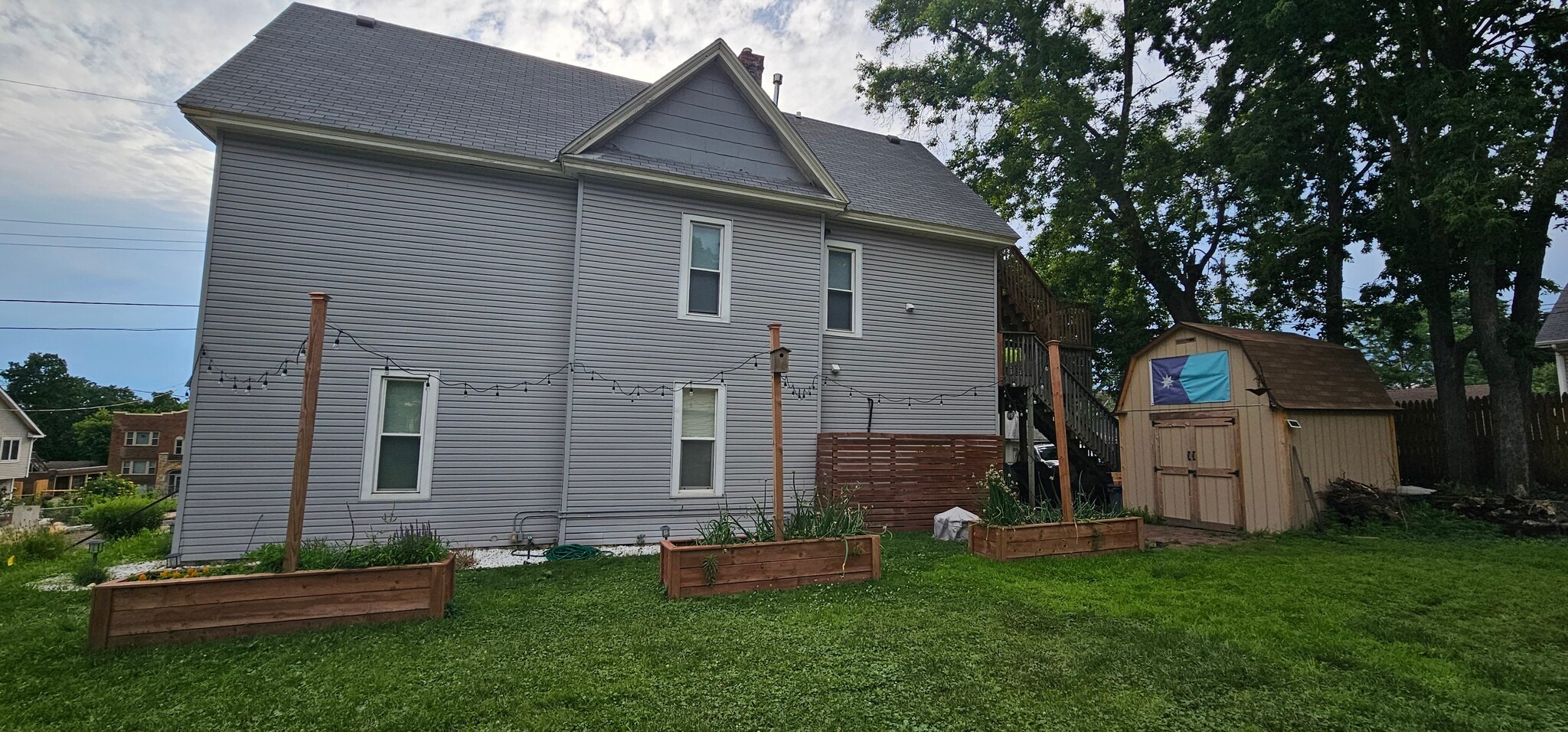 Building Photo - 1213 NE Lowry Ave