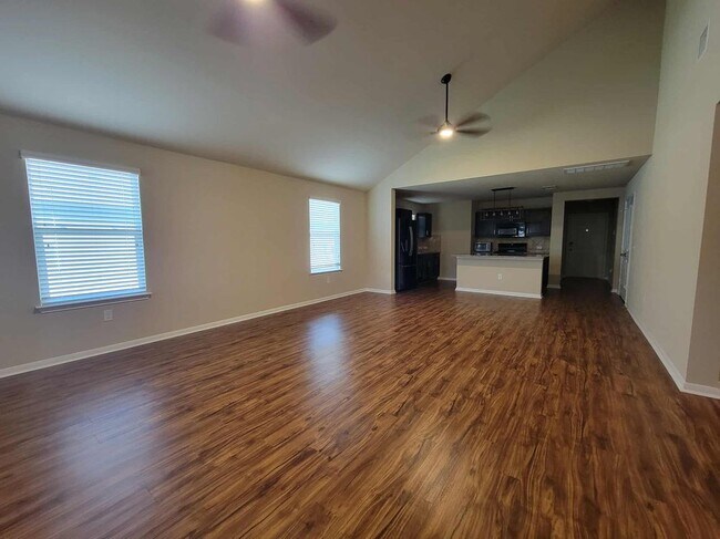 Building Photo - 213 Camellia Dr