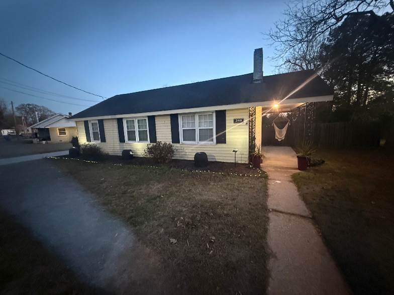 Building Photo - 346 Orion St