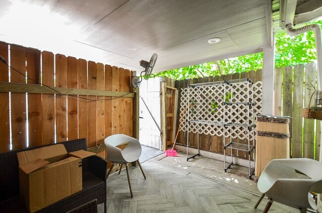 Building Photo - 9606 Highmeadow Dr