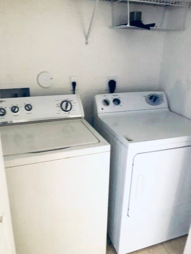 Building Photo - 9715 Darlington Pl