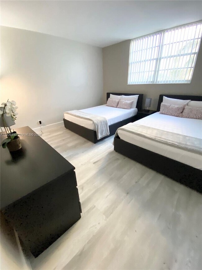 Building Photo - 4001 S Ocean Dr