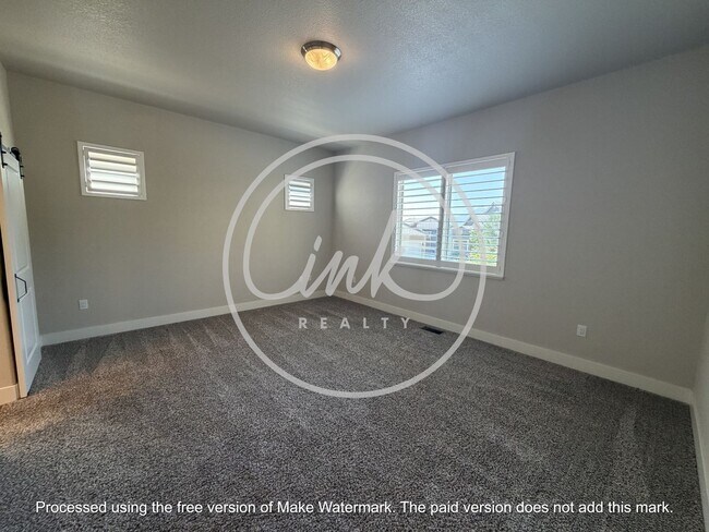 Building Photo - 439 Dubois Ln
