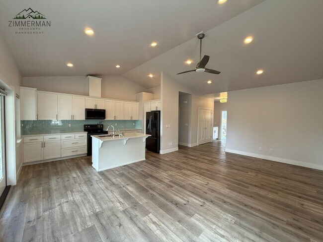 Building Photo - Beautiful 3 bed Home in Lowell