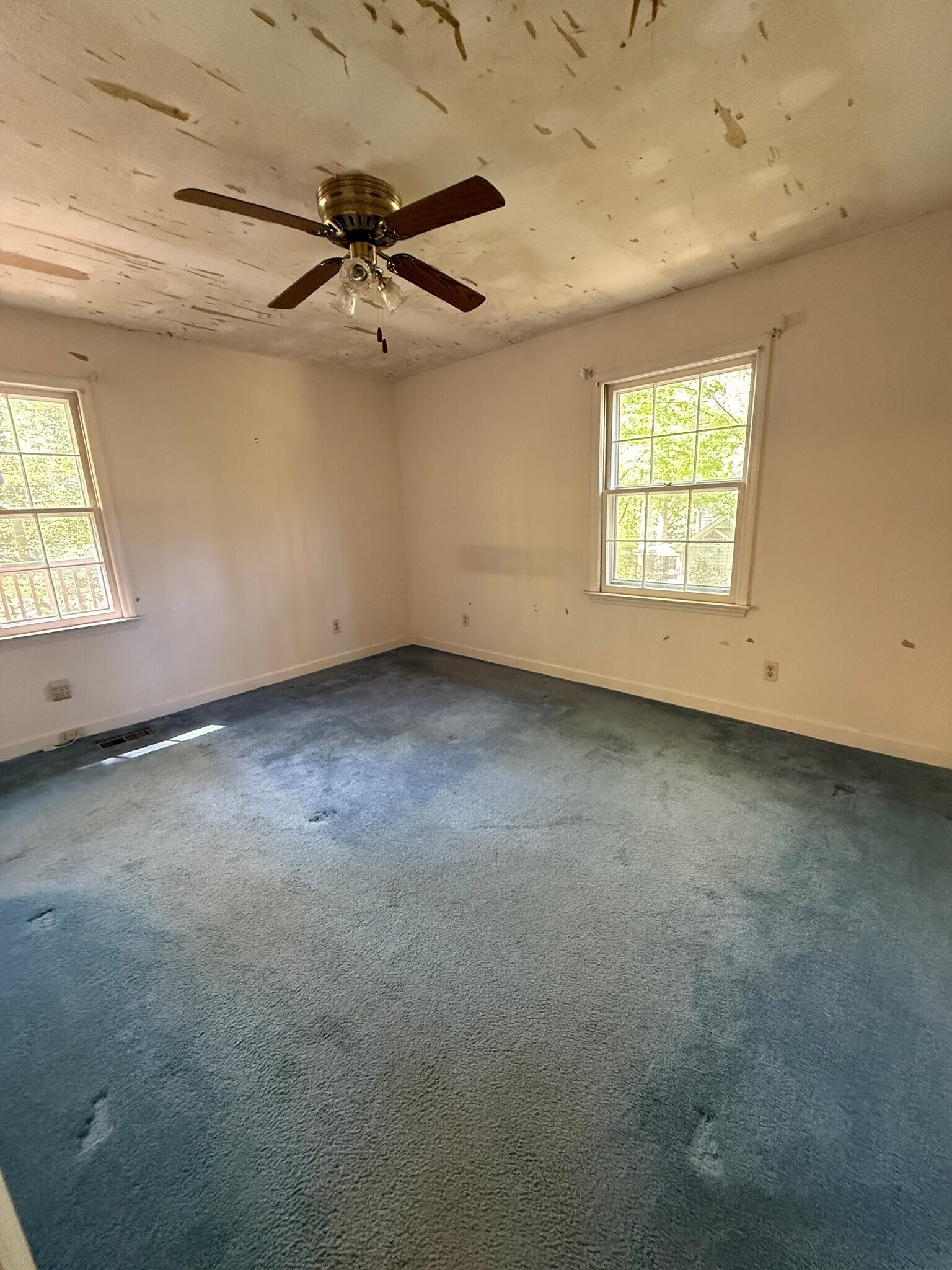 Building Photo - 1009 Temple St