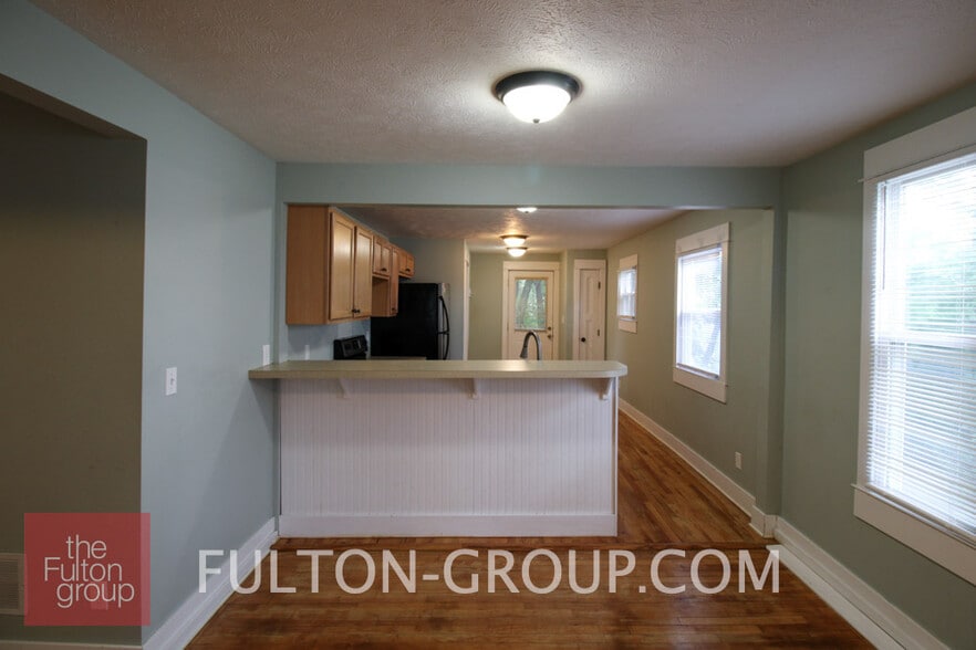 Building Photo - 847 Fountain St NE