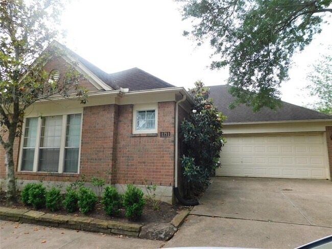 Building Photo - 4211 Creek Hollow Ln