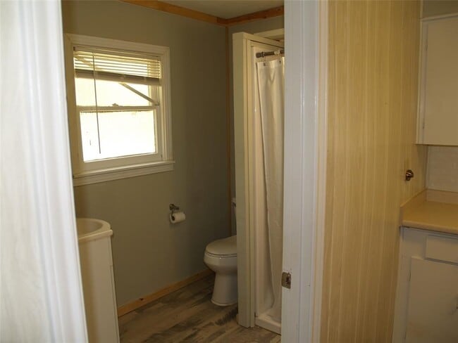 Building Photo - 11131 Woodside Dr