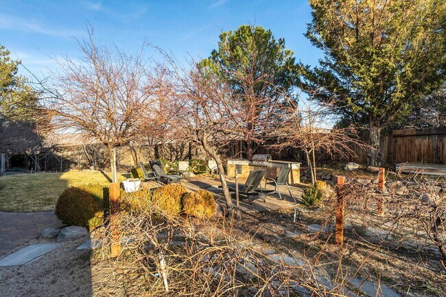 Building Photo - Enjoy this Spectacular Parklike backyard with Landscaping Included in Rent