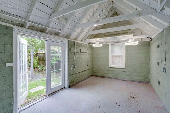 Building Photo - 3404 8th St S