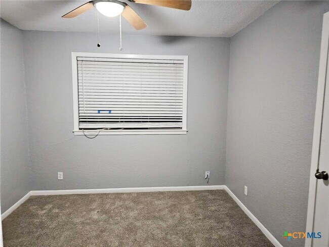 Building Photo - 2506 Bluejay Dr