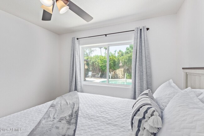 Building Photo - 2118 E Pebble Beach Dr