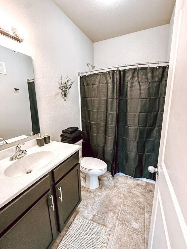 Building Photo - 525 S Patterson Dr