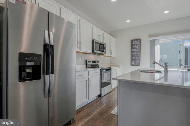 Building Photo - 313 Soft Rush Ln