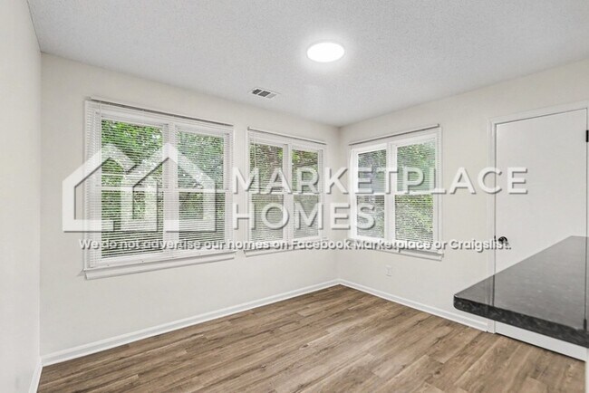 Building Photo - 3252 Greenhill Ct