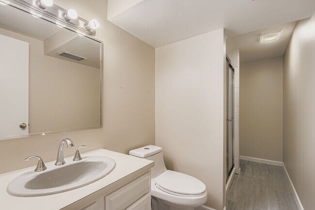 Building Photo - Evolve Real Estate: Charming 3 Beds/2 Bath...