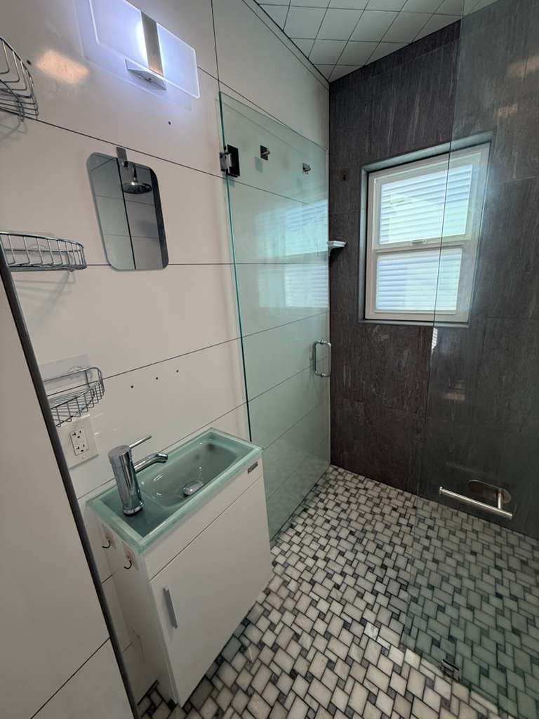 Master bathroom Shower - 495 Queen Anne Dr