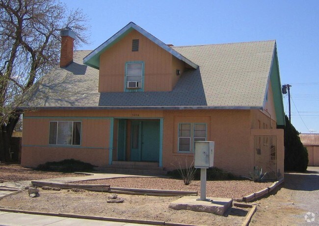 Building Photo - 3206 Oak St