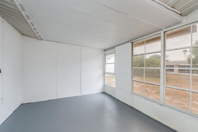 Building Photo - 10521 Oak Hill Dr