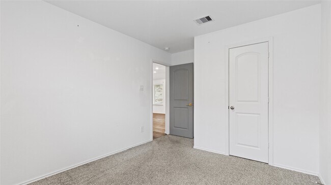 Building Photo - 2326 Spruce Clf Ln