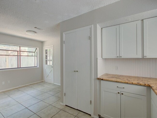 Building Photo - 8402 Tallwood Dr