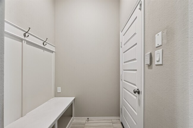 Building Photo - 3610 Brattain Dr