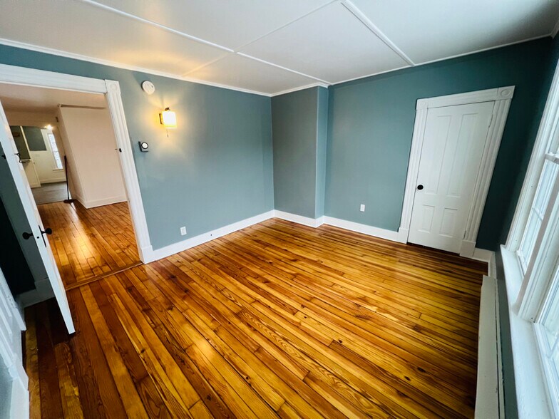 Building Photo - 40 Hewitt St