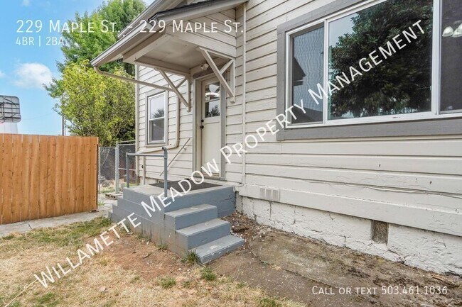 Building Photo - 229 NE Maple St