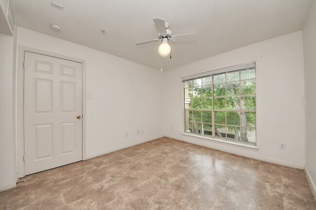 Building Photo - 3231 Allen Pkwy